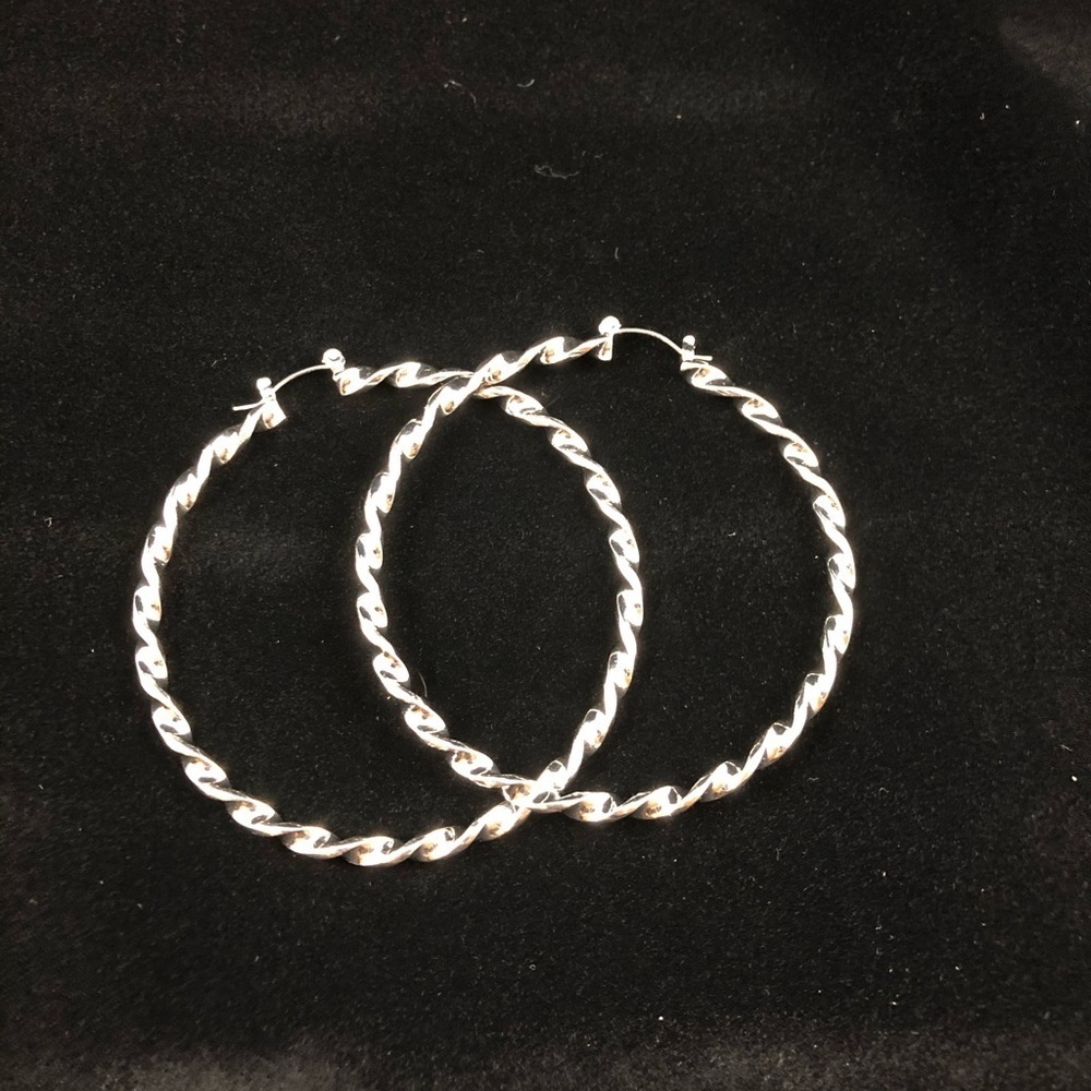 Twisted Silver Hoops